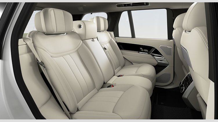2025 Nowy Land Rover Range Rover Satynowy srebrny Flux Silver P530 MHEV STANDARD WHEELBASE (SWB) Autobiography